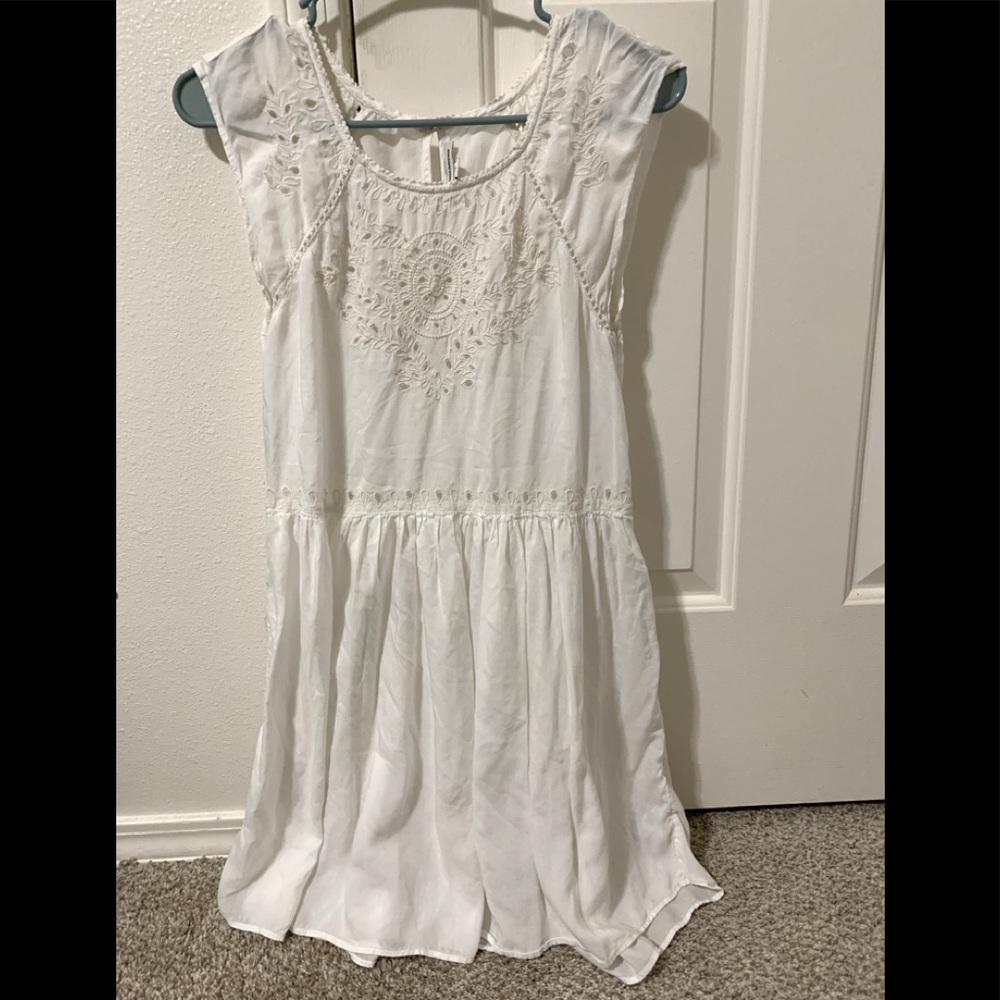 AE cute white dress